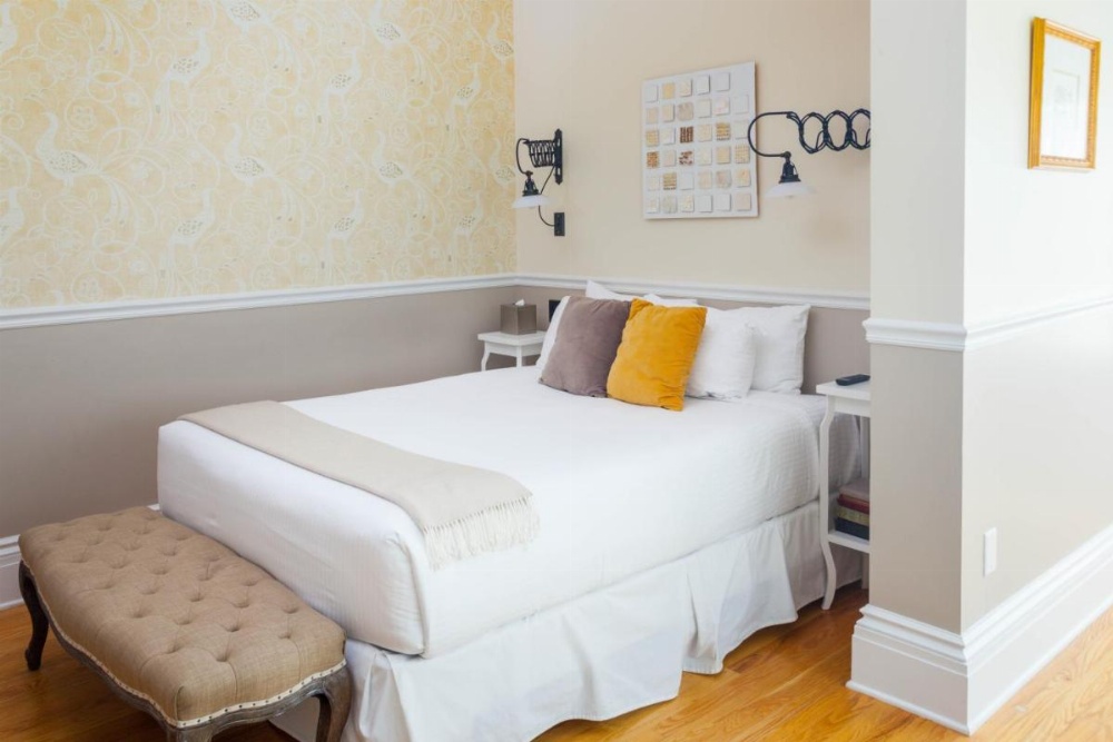 Deluxe Queen Room